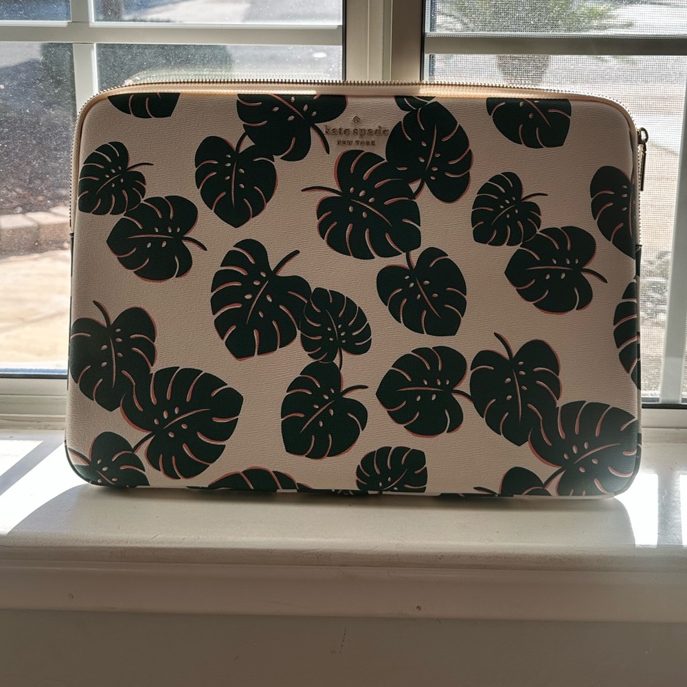 LIKE NEW Kate Spade Laptop Case